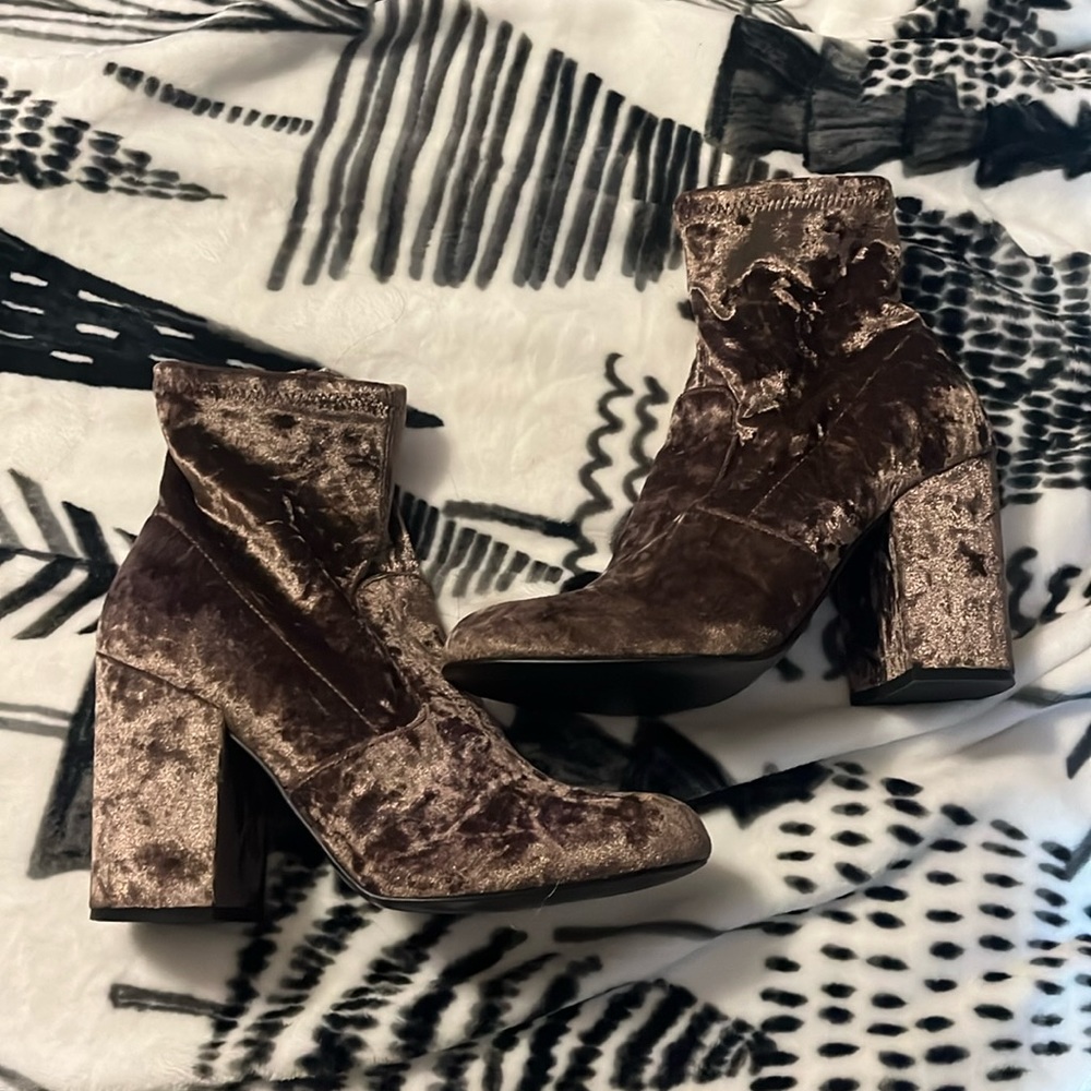 Steve Madden gaze velvet boot